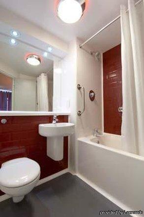 Redwings Lodge Wolverhampton Central Eksteriør billede