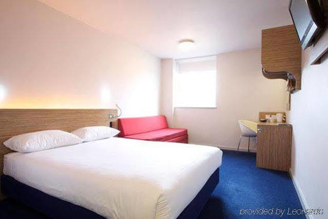 Redwings Lodge Wolverhampton Central Eksteriør billede