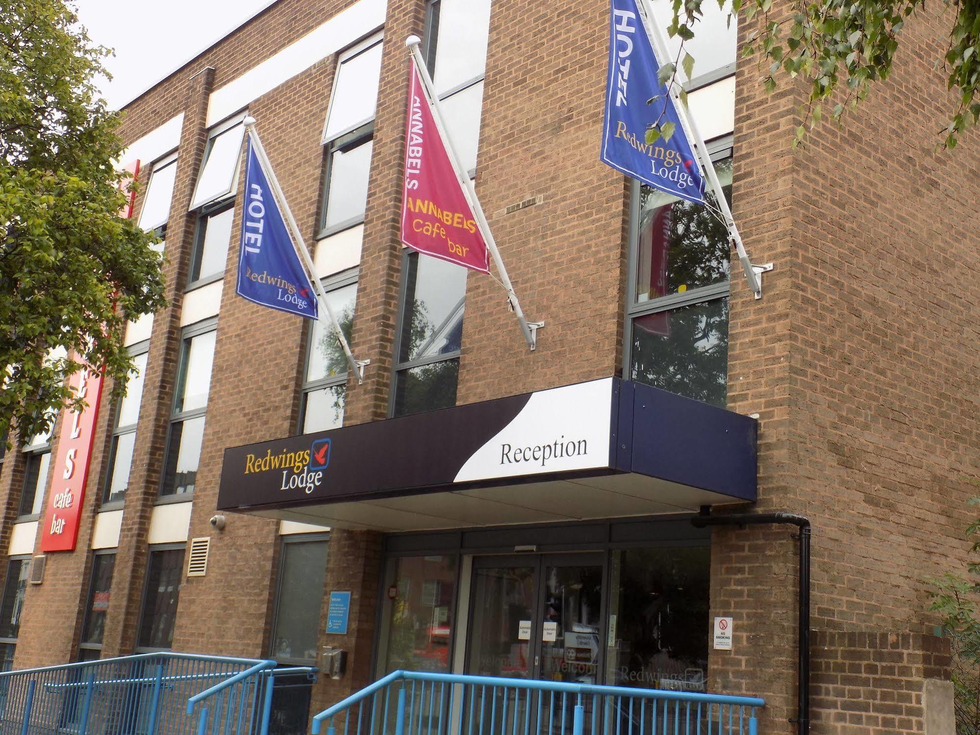 Redwings Lodge Wolverhampton Central Eksteriør billede