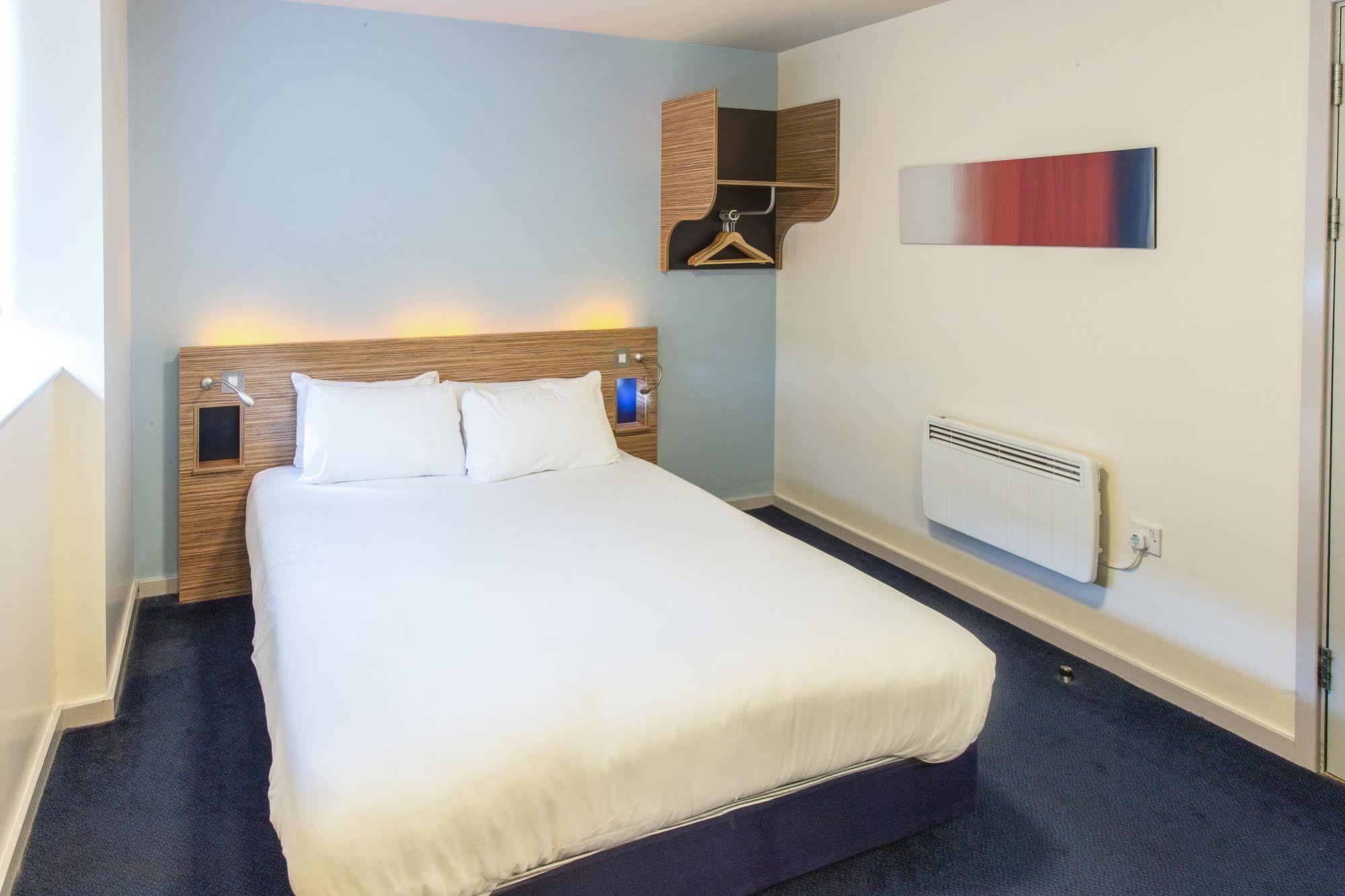 Redwings Lodge Wolverhampton Central Eksteriør billede