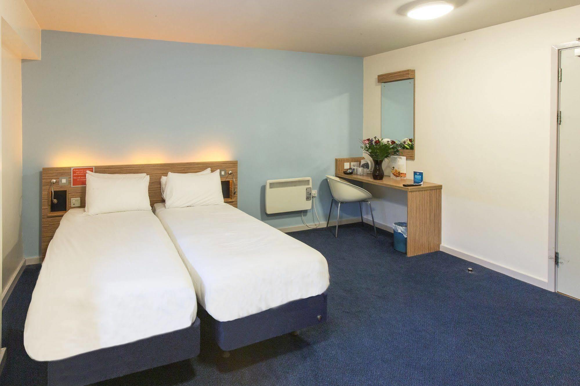 Redwings Lodge Wolverhampton Central Eksteriør billede