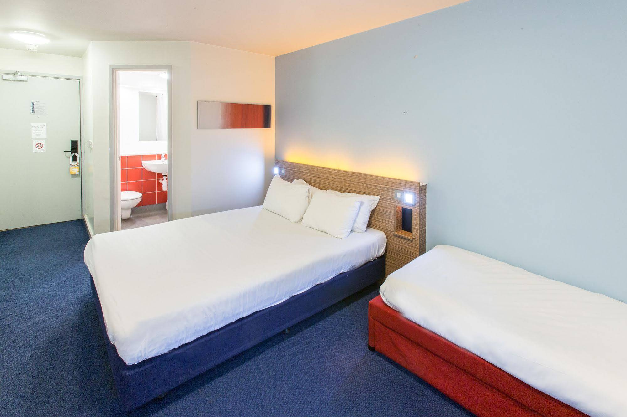 Redwings Lodge Wolverhampton Central Eksteriør billede