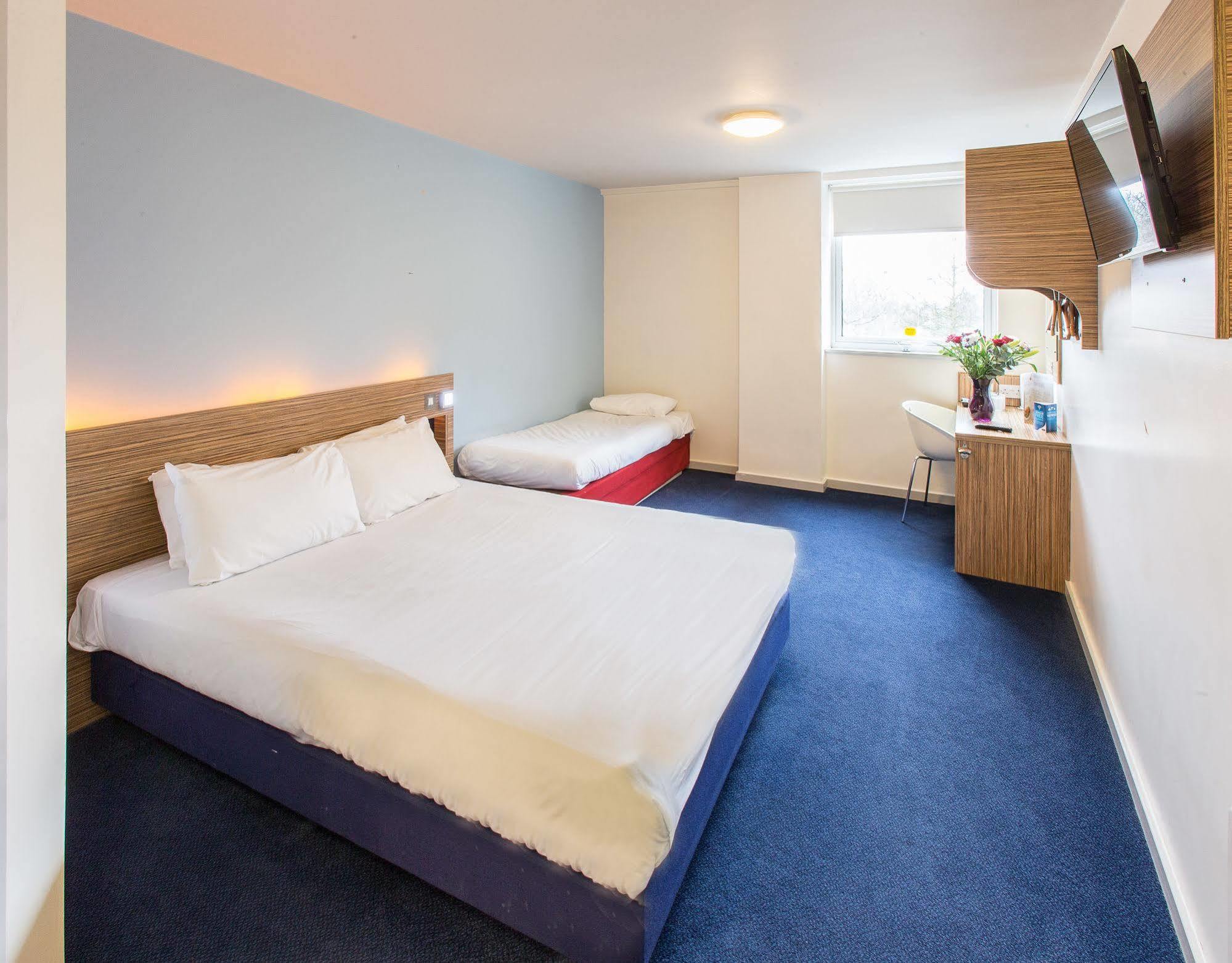 Redwings Lodge Wolverhampton Central Eksteriør billede