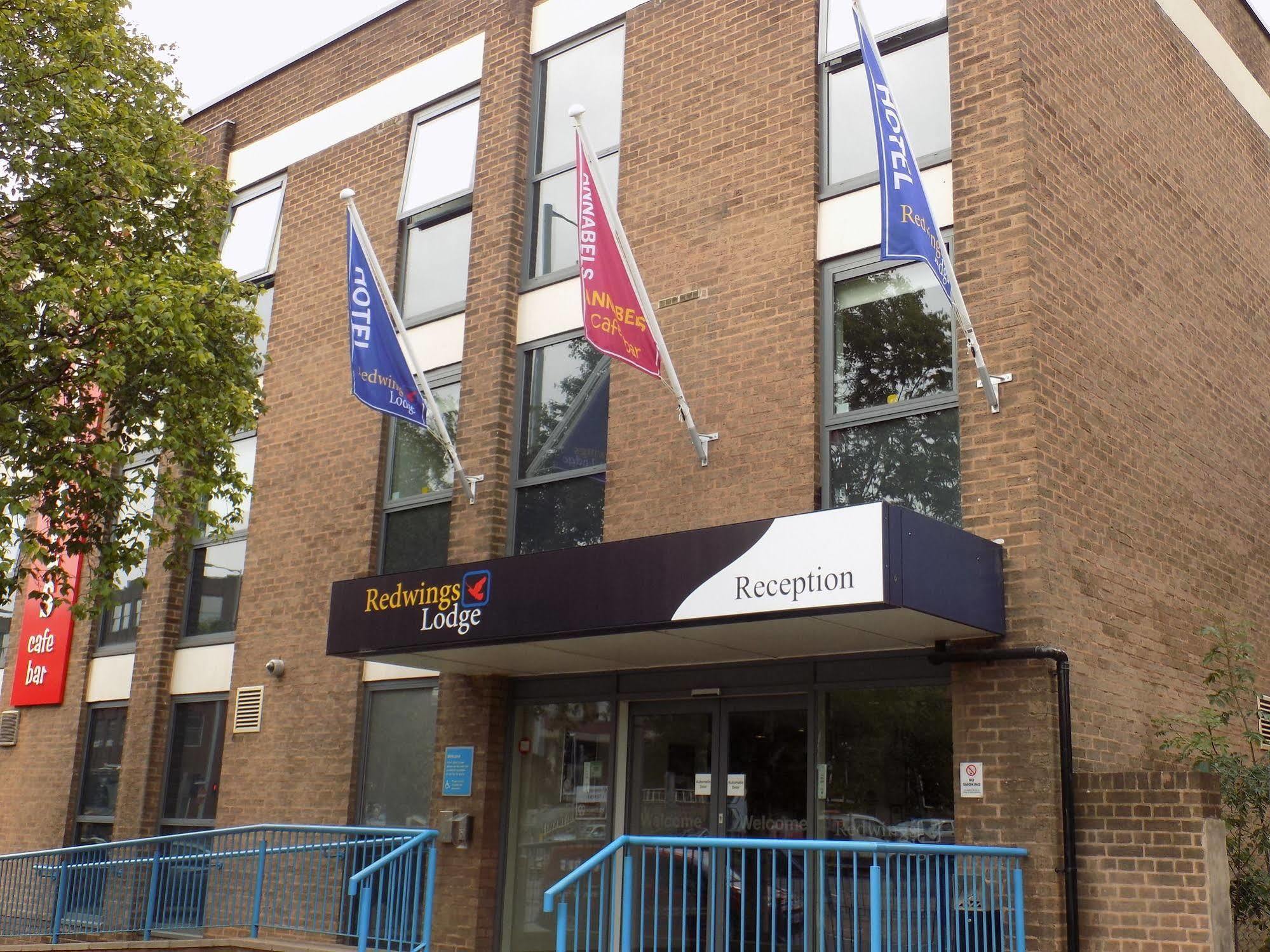 Redwings Lodge Wolverhampton Central Eksteriør billede
