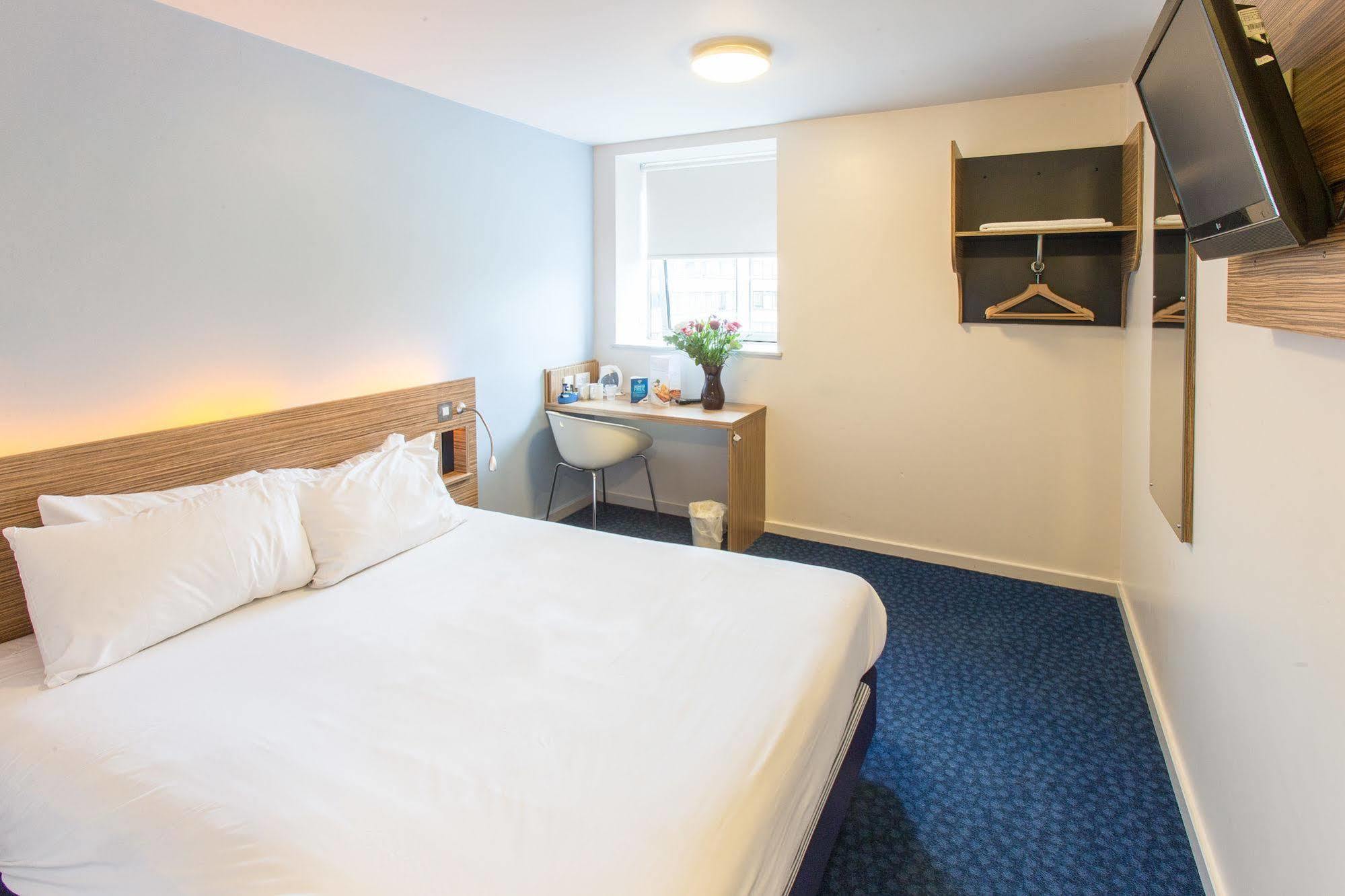 Redwings Lodge Wolverhampton Central Eksteriør billede