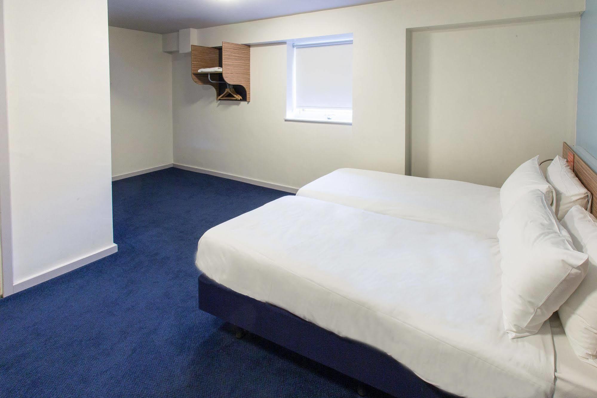 Redwings Lodge Wolverhampton Central Eksteriør billede